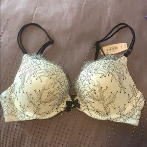 NWT Victoria’s Secret Very Sexy Push-up Bra